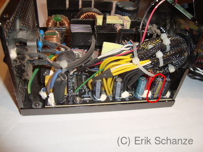 Defekte Kondensatoren ausgelötet