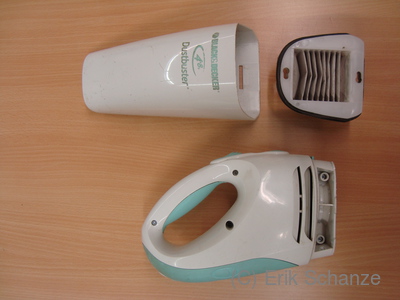 Schmutzfangbehälter und Staubfilter abgenommen