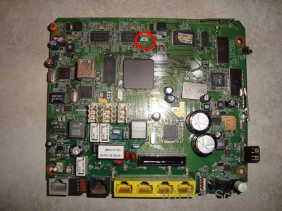 Defekter Kondensator ausgelötet