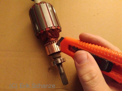 Kommutatorrillen freikratzen