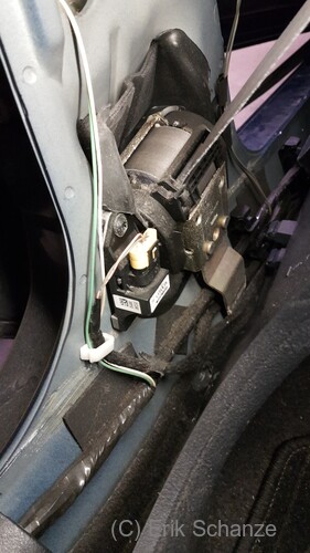 Innenverkleidung der B-Säule zerlegt