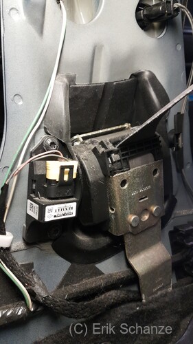 Seitenaufprallsensor freigelegt