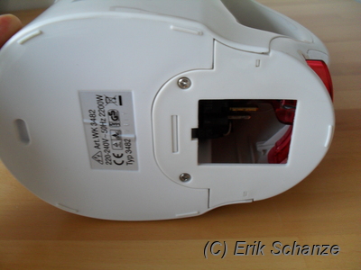 Unterseite Wasserkanne mit 2 Schrauben